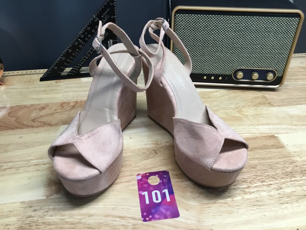 Chinese Laundry Erga Womens 8.5 Pink Suede Buckle Formal Platform Wedge Sandals